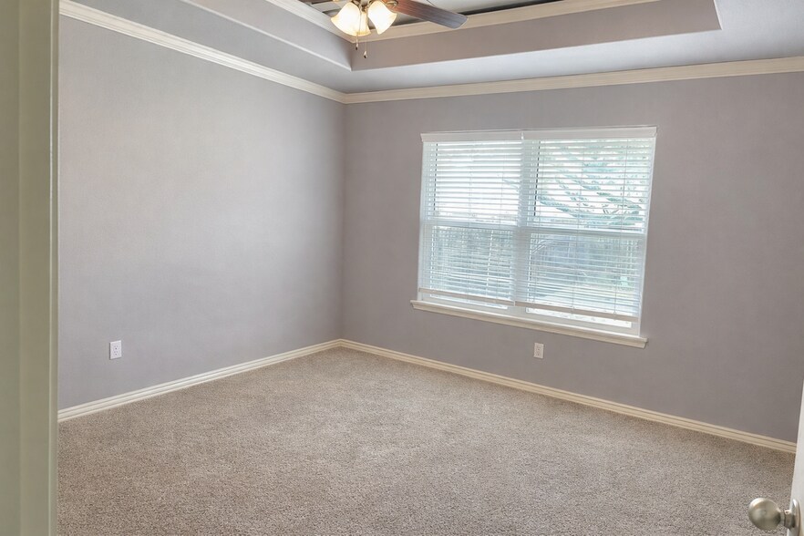 Building Photo - 3995 Highland Dr