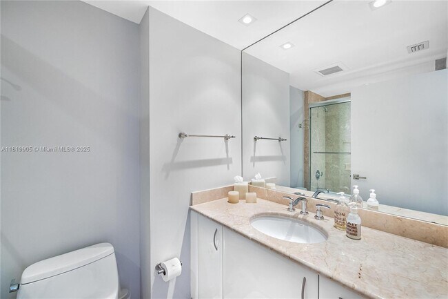 Building Photo - 1331 Brickell Bay Dr