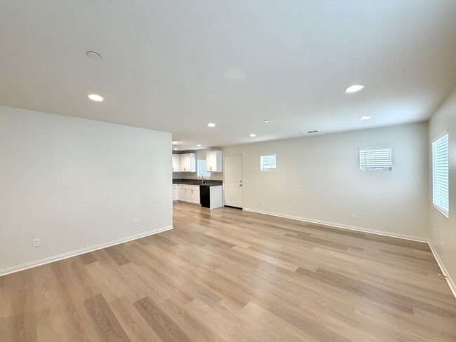 Building Photo - 2277 Chestnut St