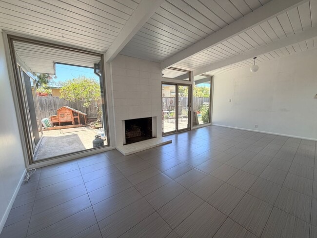 Building Photo - San Mateo 4Bed/2Ba Eichler Home with Putting Green, Vegetable Garden & Designer Finishes