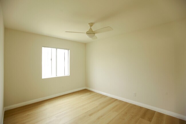 Building Photo - 833 Orange Grove Ave