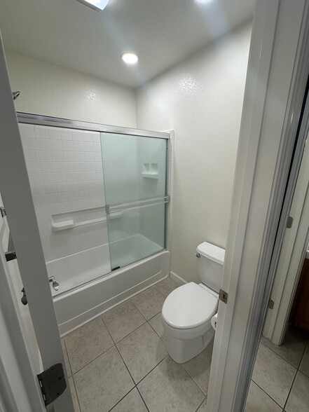 Building Photo - 415 Tyler Pl