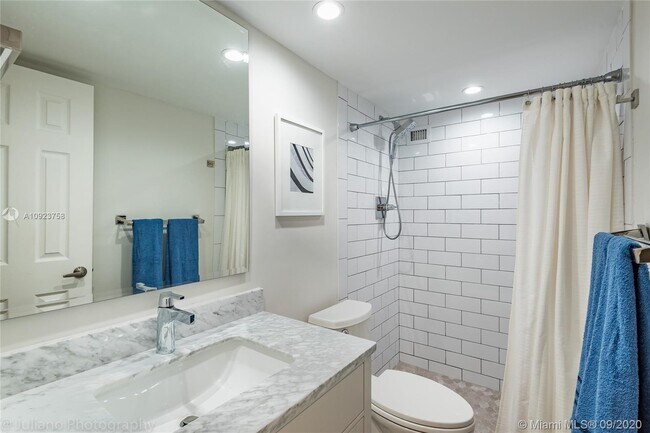 Building Photo - 2101 S Ocean Dr