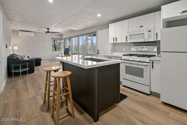 Building Photo - Spectacular, Panoramic Red Rock Views in West Sedona