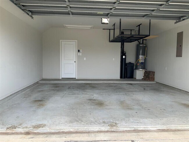 Building Photo - 7310 Saddle Tree Dr