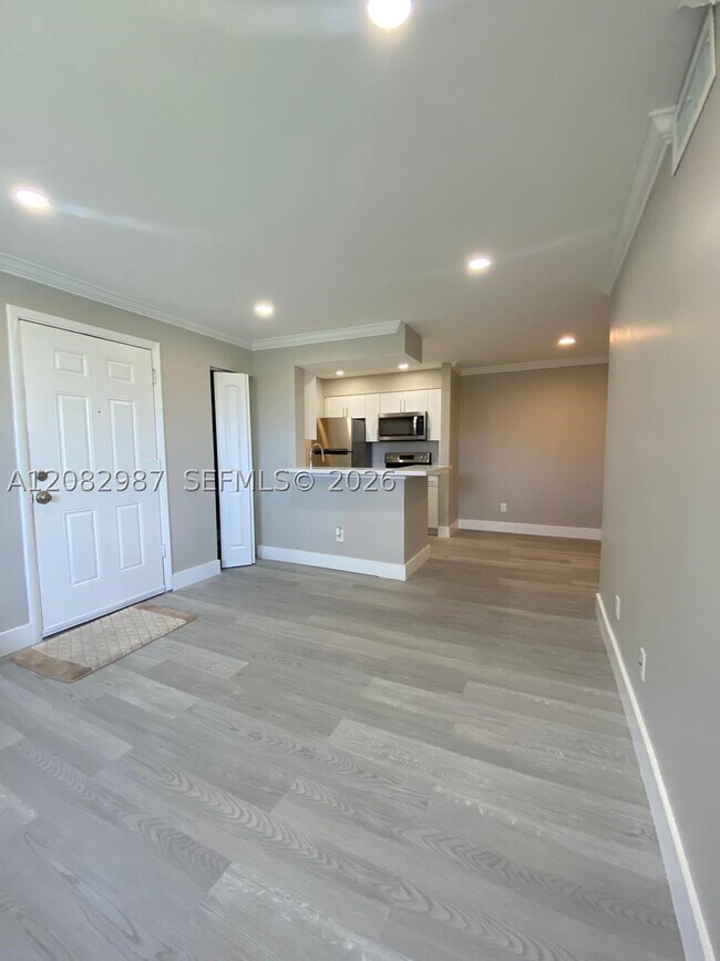 Building Photo - 1257 SW 46th Ave
