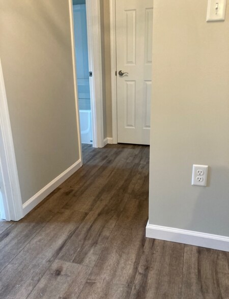 Building Photo - 1052 Stonybridge Dr