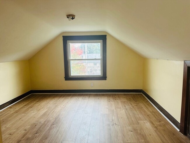 Building Photo - DREAM LOCATION !! LOOKS LIKE PRIVET ROAD !!!