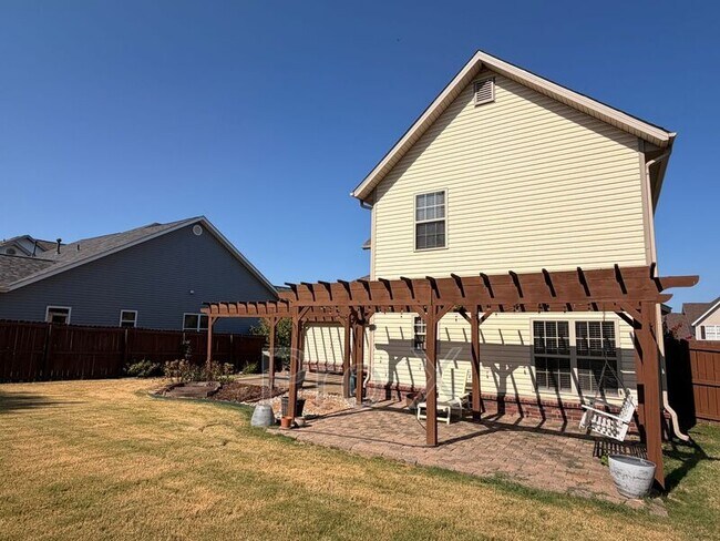 Building Photo - 1500 NE Dysart Woods Ln