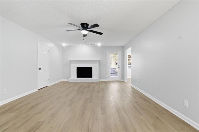 Building Photo - 2110 Meadow View Ct