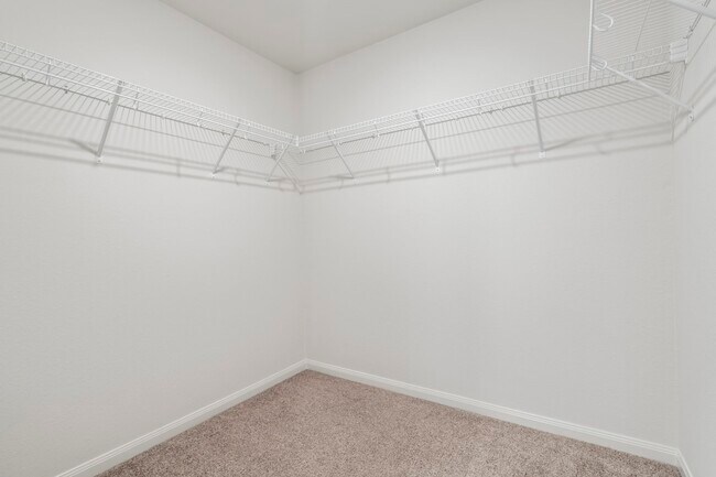 Building Photo - 15231 Central Lakes Dr