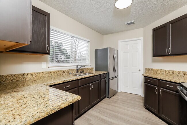 Building Photo - 5830 Summer Fest Dr