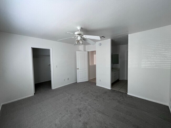 Building Photo - COMING SOON! 3 bed 3 bath Town house with ...