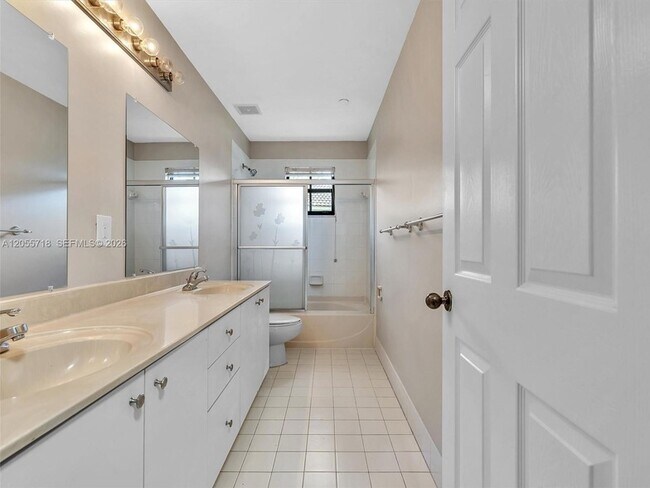 Building Photo - 4283 Vineyard Cir