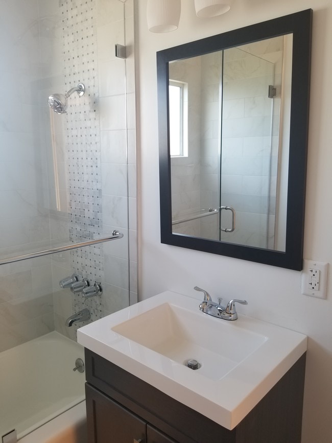 Bathroom1 - 7625 Willoughby Ave