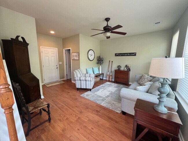 Building Photo - 3 Bedroom 4 Bath Townhouse in Bolton's Lan...