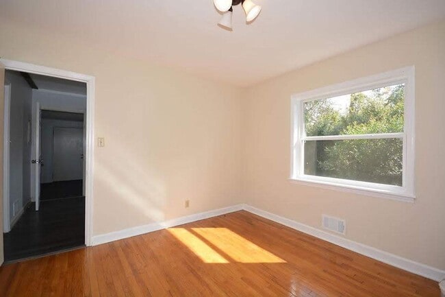 Building Photo - 4 Bed/3 Bath home w/fenced yard in Augusta - Available December 5, 2025