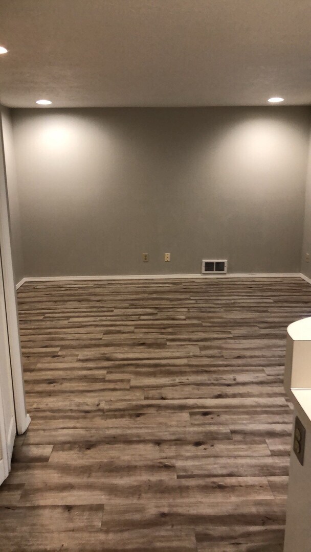 Building Photo - Desirable South Salem Home on Huge Lot! Ne...