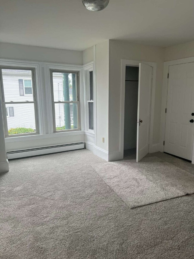 Building Photo - Newly renovated first Floor 1-Bedroom Apar...