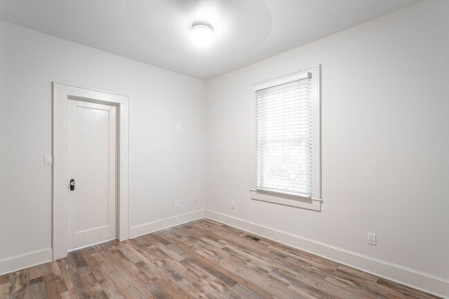 Building Photo - 2 Bedroom Home in North Chattanooga