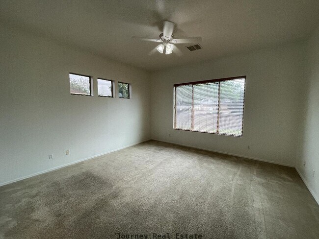 Building Photo - 5433 N Pierce Ln