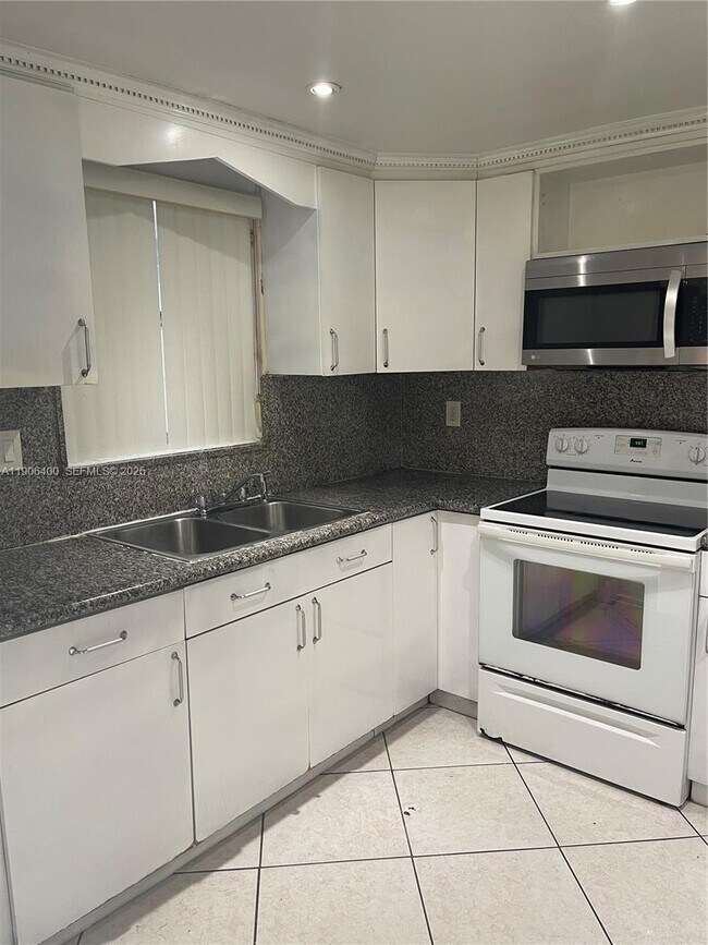 Building Photo - 7505 SW 82nd St