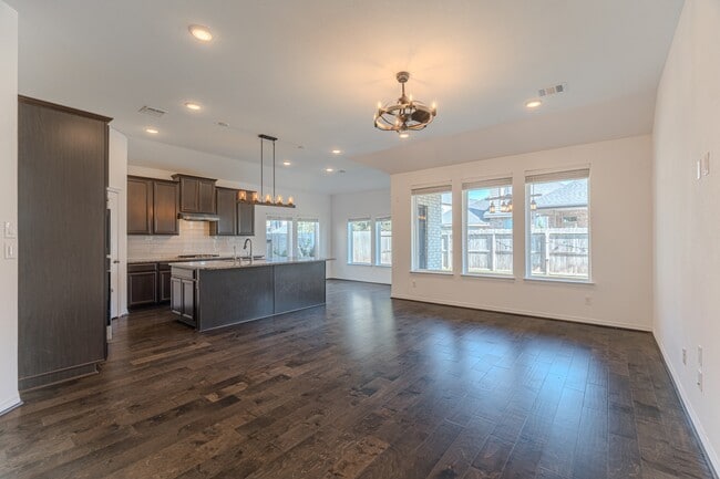 Building Photo - 3439 Cres Vista Dr