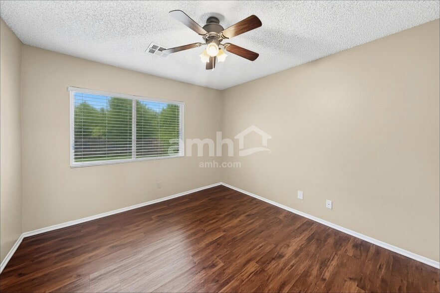 Building Photo - 1474 Lodgepole Dr