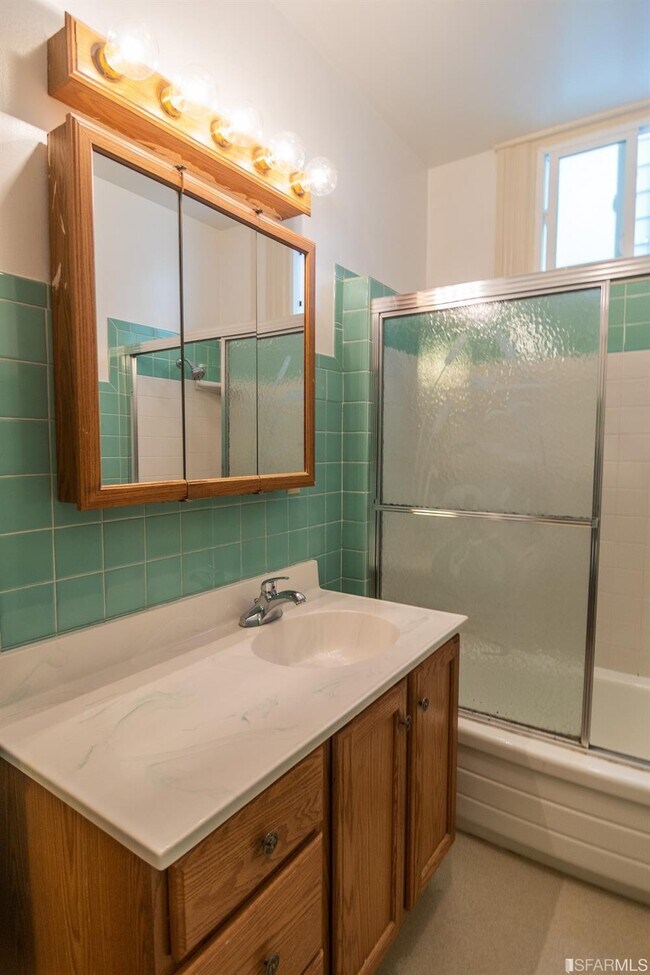 Building Photo - 1871 Lombard St