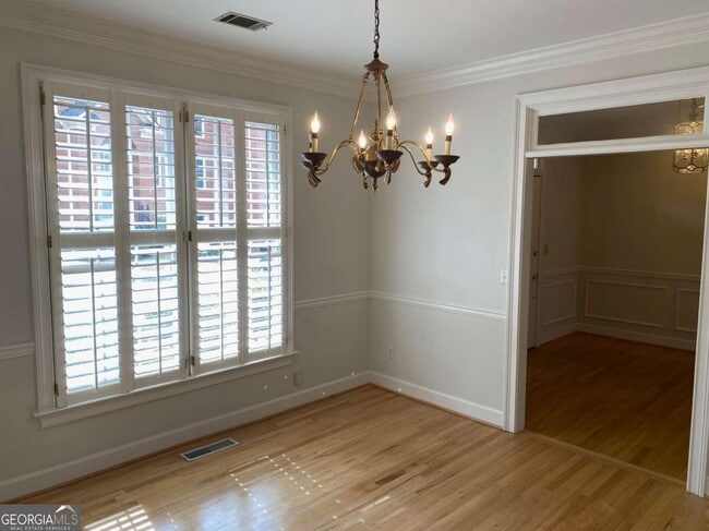 Building Photo - 7155 Roswell Rd