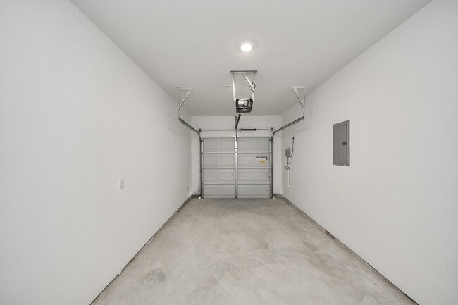 Building Photo - 6770 Bertner Ave