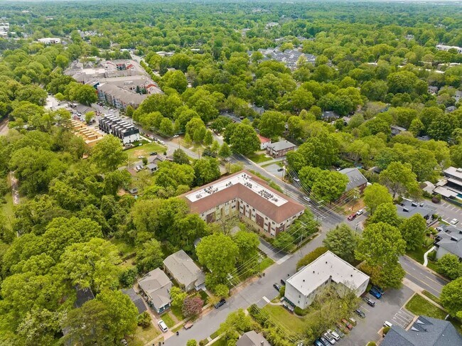 Building Photo - 404 N Laurel Ave