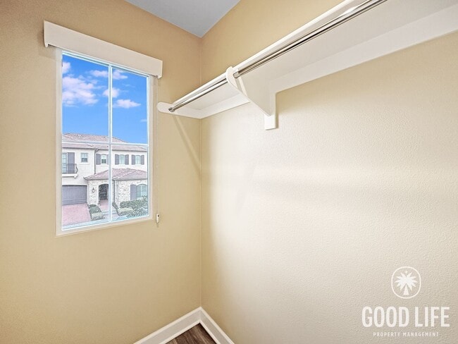 Building Photo - Stunning 3Bd/3.5Ba Home in Irvine w/Large Patio, Modern Design and 2 Master Suites!