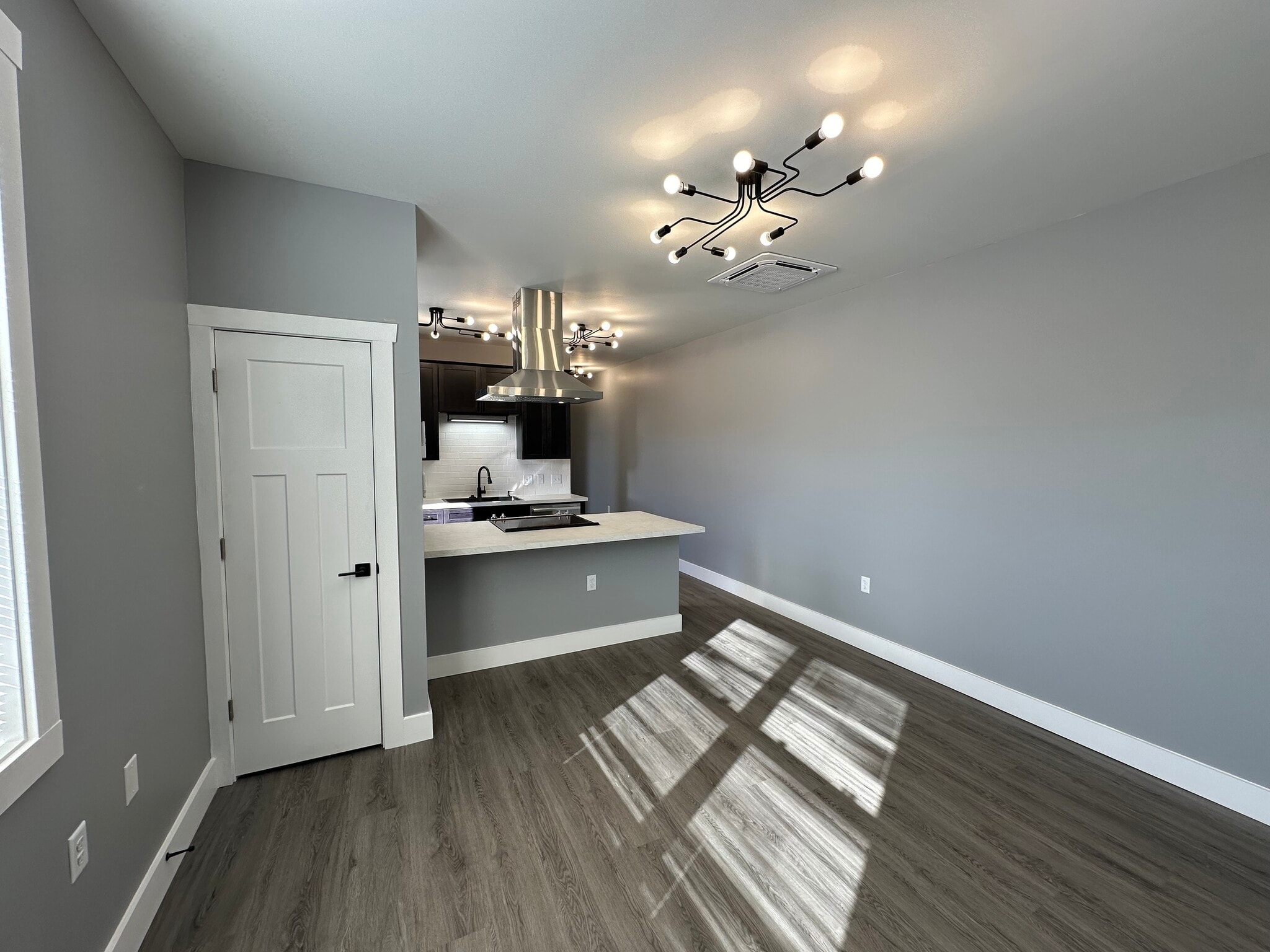 Building Photo - 1102 S Malott St