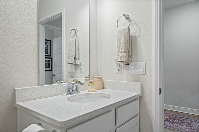 Building Photo - Modern Comfort Meets Scenic Serenity – 4 B...