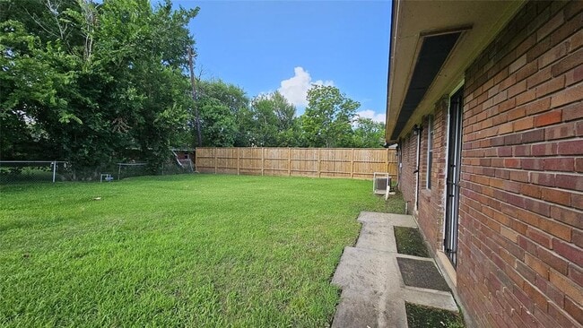 Building Photo - 4303 Howcher St