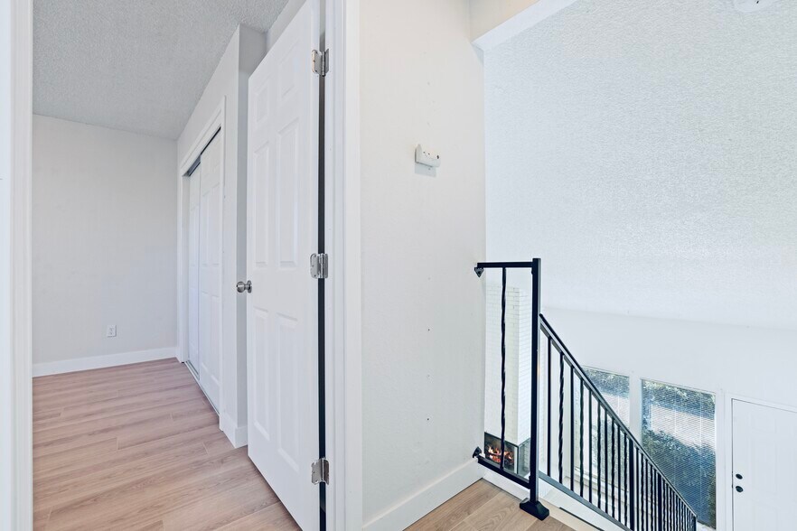 Building Photo - 1305 Sylvan Meadows Dr