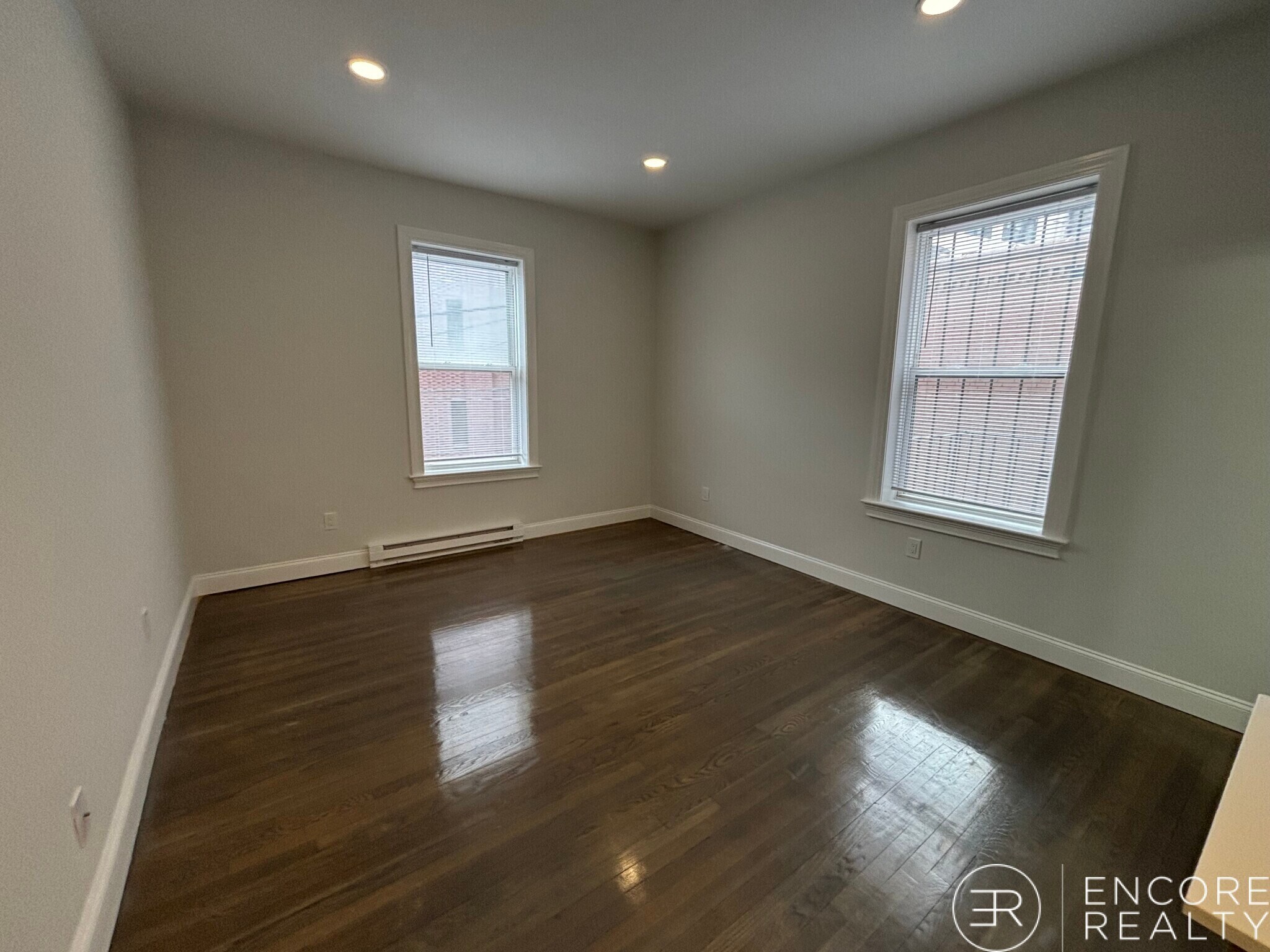 Building Photo - 529 Beacon St