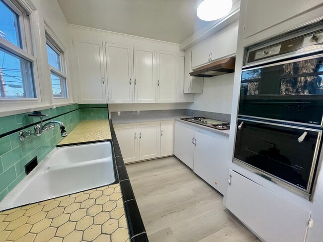 Building Photo - 1362 S Stanley Ave