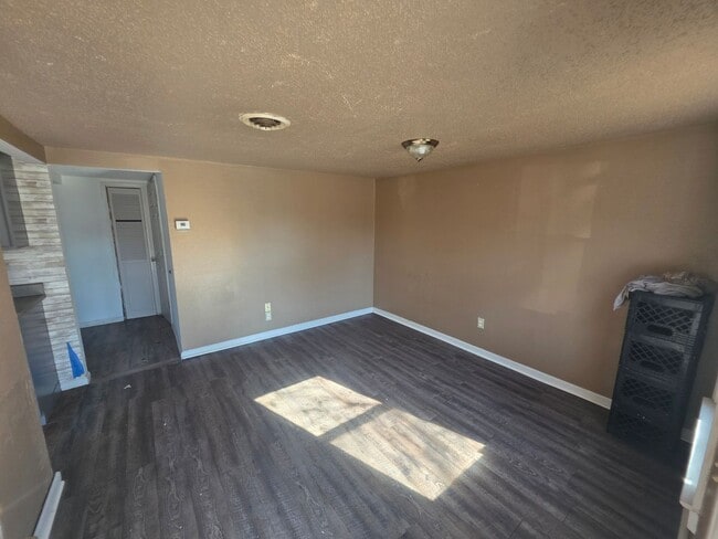 Building Photo - Clean 3 Bed Home - Available Now - Includes Stove & Refrigerator