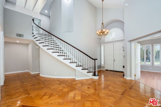 Building Photo - 5683 Hazelcrest Cir