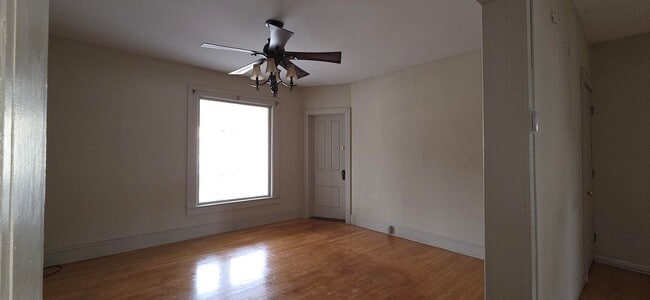 Building Photo - 217 S Cross St