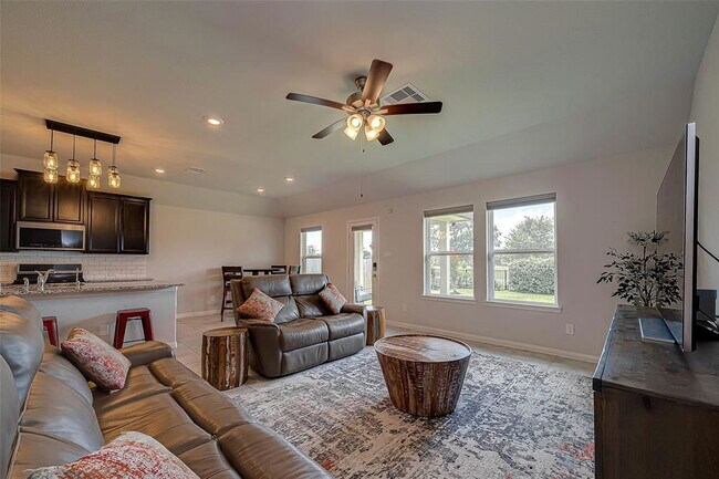 Building Photo - Pearland Place, Pearland, TX 77581 - 3 BR 2 BA Single-Family Home