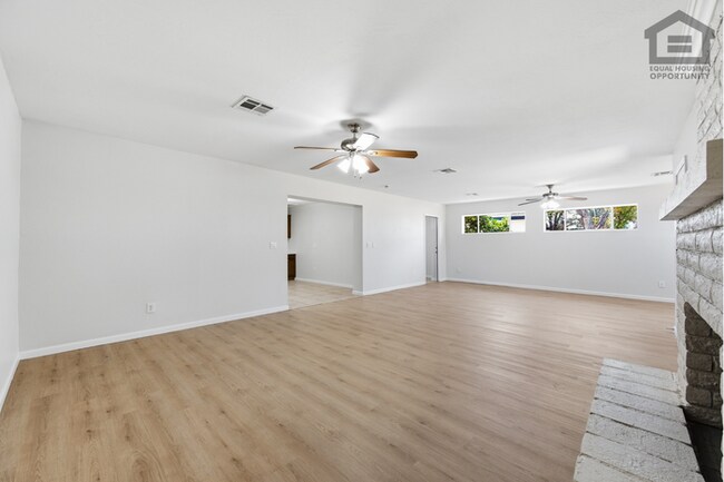 Building Photo - 4Bed/2Bath House at 35th Ave/Cactus! Ready for Immediate Move-In! -- NO HOA! FULLY REMODELED!