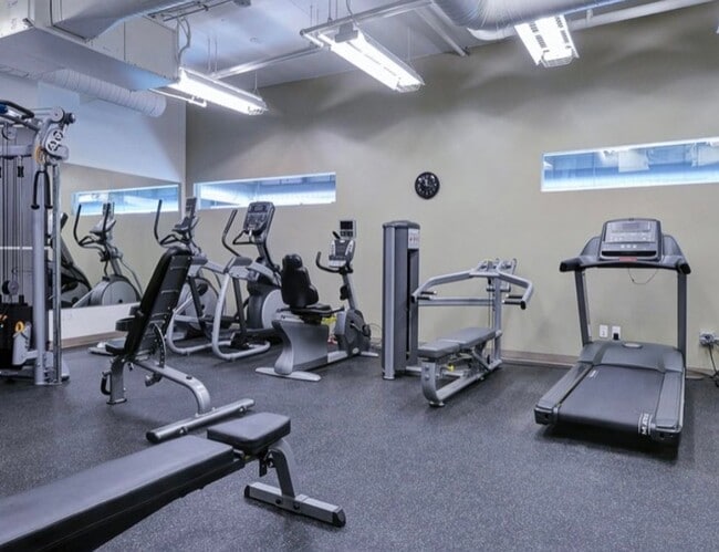 Building Photo - Incredible 1Bd/1Ba Fully Furnished Condo in the Pearl!!!! Corner Unit with Spectacular Views & Ga...