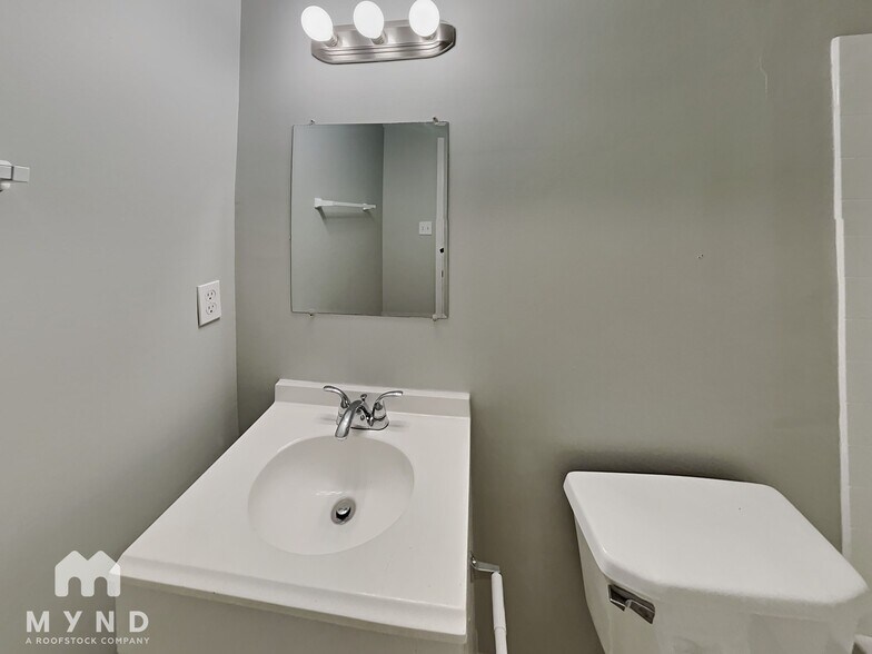 Building Photo - 5266 Rolling Ridge Cove