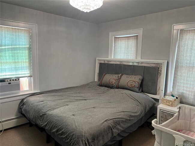 Building Photo - 1261 Waverly St