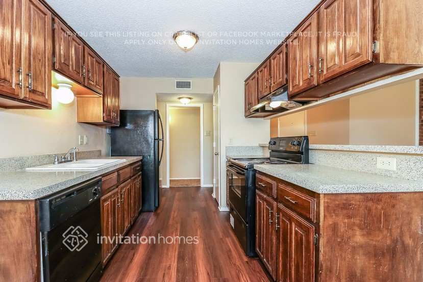 Building Photo - 3809 Wooddale Ct