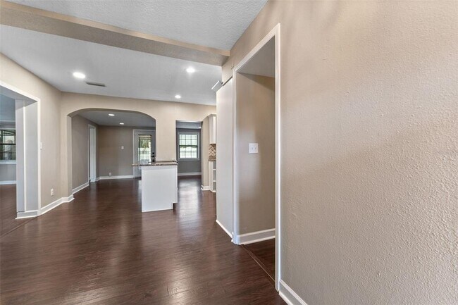 Building Photo - 4008 W Swann Ave