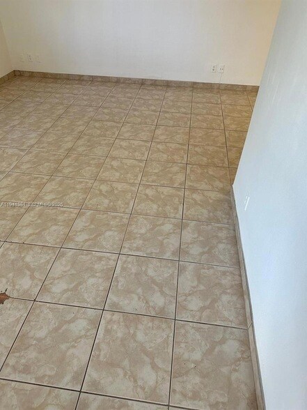 Building Photo - 400 SE 3rd Ave